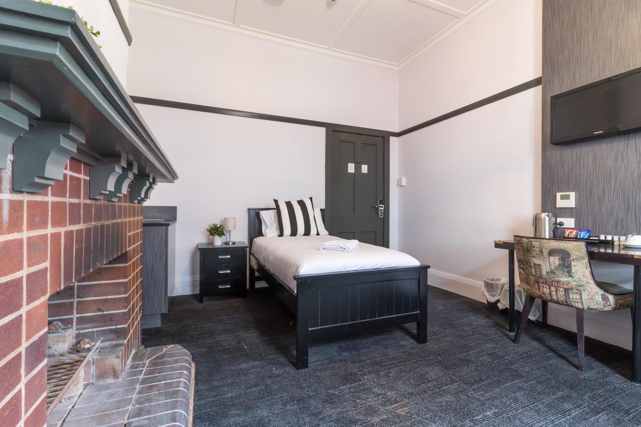 Royal Hotel Ryde Сидней Экстерьер фото